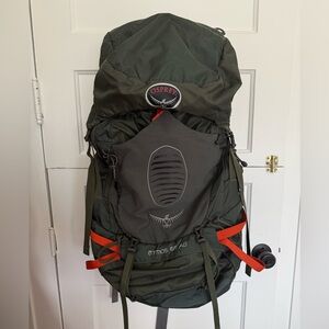 Osprey Dark Green and Gray Backpack